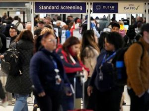 中国留学生休士顿入境被拘小黑屋逾80小时 