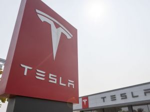特斯拉自駕撞死人判賠2.43億美元 駭客挖出1證據成關鍵