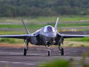 美军战机直接攻击 多明尼加外海击沉运毒艇