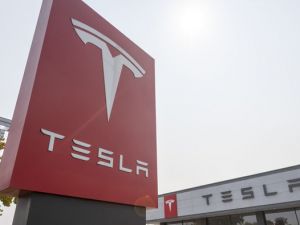 特斯拉交通違規與車禍頻傳 NHTSA調查288萬輛車FSD系統