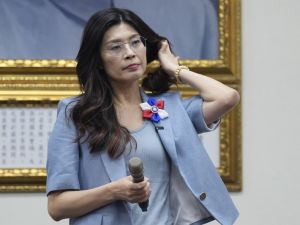 国民党主席选举 郑丽文得票率过半当选