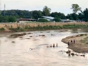 緬甸KK園區出現「末日般」景象 軍方無人機狂轟千名詐騙犯跳河逃命