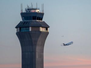 美交通部长：政府停摆或将导致全美关闭空域