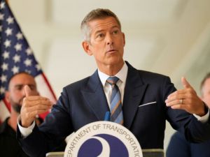 美運輸部長鄭重呼籲 搭飛機別穿「拖鞋、睡衣」！　