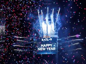 纽约时报广场跨年水晶球历来最大 寒冬飞雪迎2026