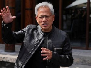 人口老化冲击劳动力 黄仁勋：机器人将撑起制造业