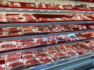 美國牛肉價格持續飆升 遠超其它主要食品