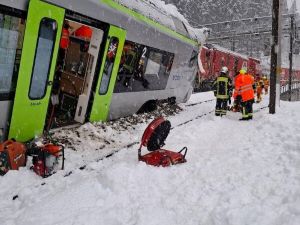 阿爾卑斯山區雪崩 瑞士火車脫軌5傷