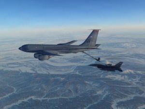 美军KC-135加油机坠毁6人殉职 伊新领袖发声：续封锁航道