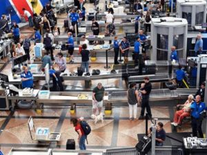 立刻解决机场拥塞 川普：将下令支付安检薪水