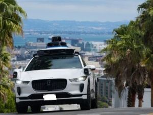 無人計程車誤入淹水區 Waymo暫停美國多地服務