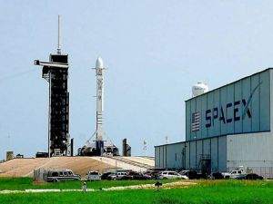 SpaceX首日暴涨近20％吸干市场？太空概念股全面失血 