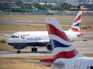英國航空班機乘客手機起火 驚險抵達維加斯賭城