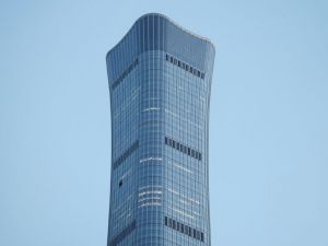 北京最高楼遭撞击 打破市区0空难纪录